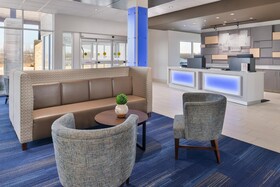 Holiday Inn Express & Suites Lee's Summit - Kansas City