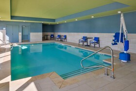 Holiday Inn Express & Suites Lee's Summit - Kansas City