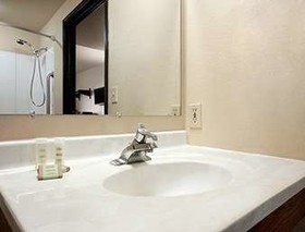 Super 8 by Wyndham Macon