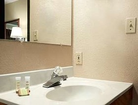 Super 8 by Wyndham Macon