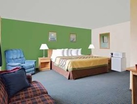 Super 8 by Wyndham Marshall