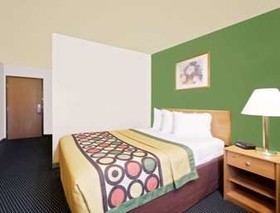 Super 8 by Wyndham Marshall
