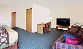 Super 8 by Wyndham Marshall