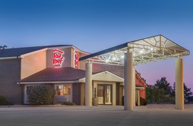 Bearcat Inn And Suites