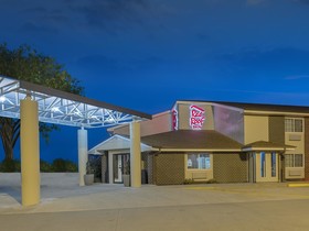 Bearcat Inn And Suites