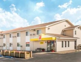 Super 8 by Wyndham Moberly MO