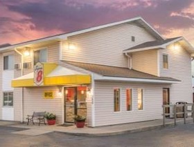 Super 8 by Wyndham Moberly MO