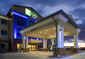 Holiday Inn Express & Suites Nevada
