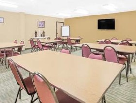 Super 8 by Wyndham Nixa/Springfield Area