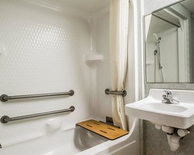 Schmidt’s Creek Hotel