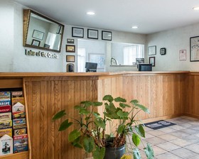 Schmidt’s Creek Hotel