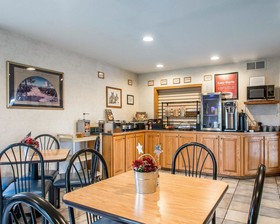 Schmidt’s Creek Hotel