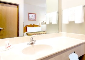 Super 8 by Wyndham Pevely