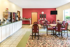 Super 8 by Wyndham Pevely