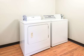 Super 8 by Wyndham Pevely