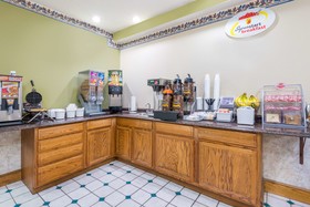 Super 8 by Wyndham Platte City/KCI Airport North