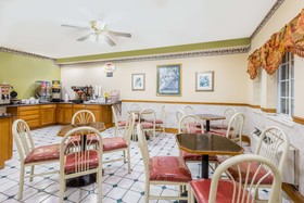 Super 8 by Wyndham Platte City/KCI Airport North