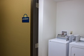 Greenlight Inn & Suites