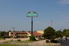 Greenlight Inn & Suites