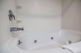 Quality Suites St. Joseph