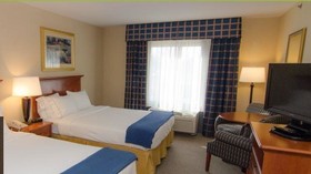Crossroads Inn & Suites