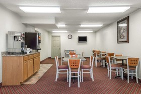 Days Inn & Suites by Wyndham Springfield on I-44