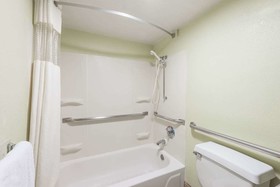 Days Inn & Suites by Wyndham Springfield on I-44