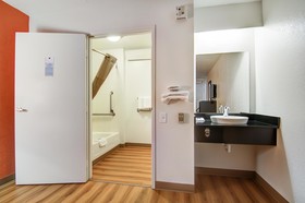 Motel 6 Springfield North