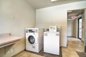Motel 6 Springfield North