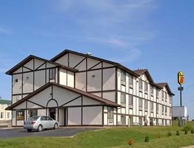 Super 8 by Wyndham Springfield North I-44