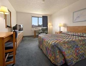 Super 8 by Wyndham Springfield North I-44