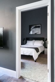 Bordeaux - Luxe LF Square Apts with Rooftop by Zencity