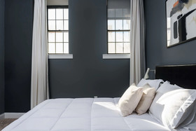 Bordeaux - Luxe LF Square Apts with Rooftop by Zencity