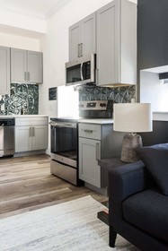 Bordeaux - Luxe LF Square Apts with Rooftop by Zencity