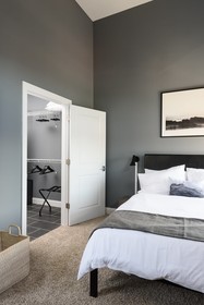 Bordeaux - Luxe LF Square Apts with Rooftop by Zencity