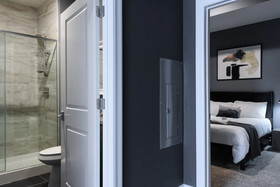 Bordeaux - Luxe LF Square Apts with Rooftop by Zencity