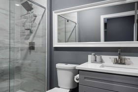 Bordeaux - Luxe LF Square Apts with Rooftop by Zencity