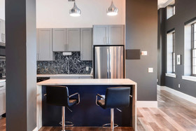 Bordeaux - Luxe LF Square Apts with Rooftop by Zencity