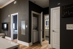 Bordeaux - Luxe LF Square Apts with Rooftop by Zencity