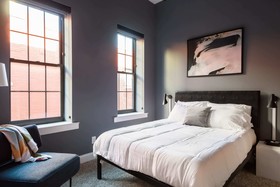 Bordeaux - Luxe LF Square Apts with Rooftop by Zencity
