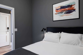 Bordeaux - Luxe LF Square Apts with Rooftop by Zencity