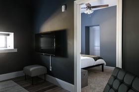 Bordeaux - Luxe LF Square Apts with Rooftop by Zencity