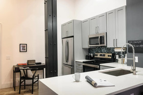 Bordeaux - Luxe LF Square Apts with Rooftop by Zencity