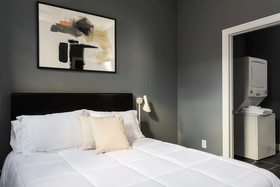 Bordeaux - Luxe LF Square Apts with Rooftop by Zencity