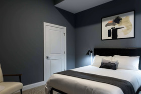 Bordeaux - Luxe LF Square Apts with Rooftop by Zencity