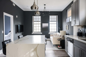 Bordeaux - Luxe LF Square Apts with Rooftop by Zencity