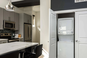 Bordeaux - Luxe LF Square Apts with Rooftop by Zencity