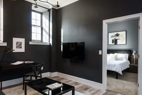 Bordeaux - Luxe LF Square Apts with Rooftop by Zencity