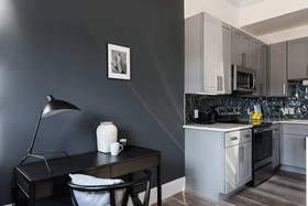 Bordeaux - Luxe LF Square Apts with Rooftop by Zencity