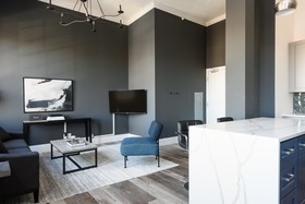 Bordeaux - Luxe LF Square Apts with Rooftop by Zencity